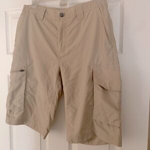 Columbia Ladies Pocket Shorts Khaki Size 30w/12